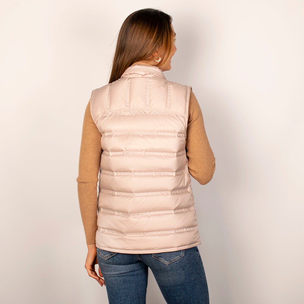 Chaleco Para Mujer Capitonado De Pluma Y Cuello Alto - The Original Greenlander