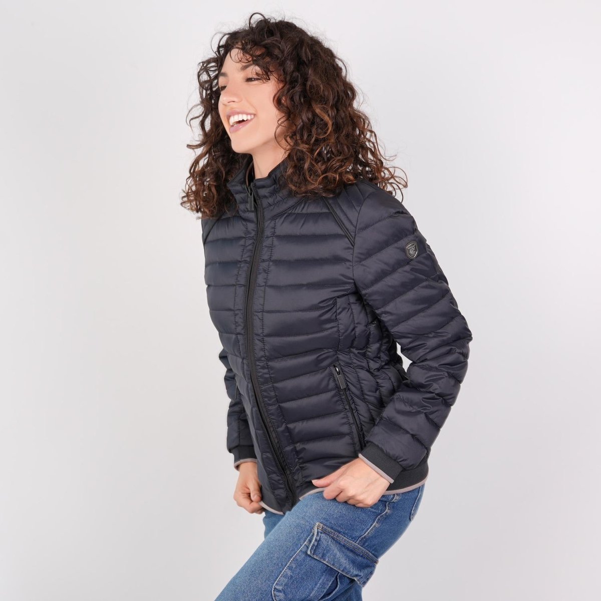 Chamarra capitonada para mujer con cuello alto y bolsillos Greenlander - Greenlander