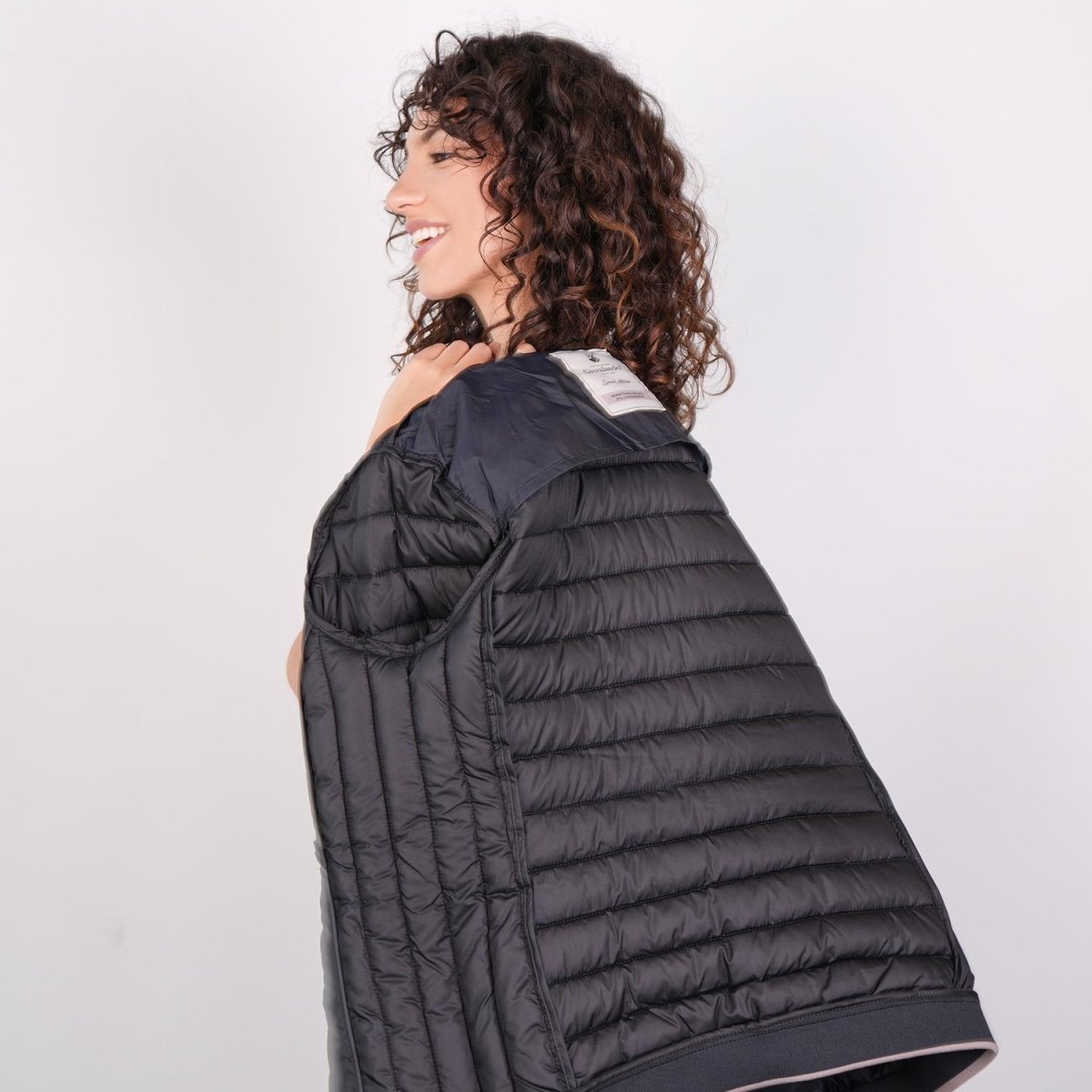 Chamarra capitonada para mujer con cuello alto y bolsillos Greenlander - Greenlander