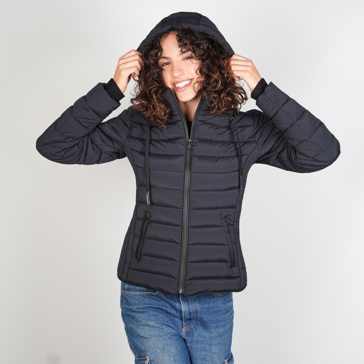 Chamarra capitonada para mujer con cuello alto y gorro desmontable Greenlander - Greenlander