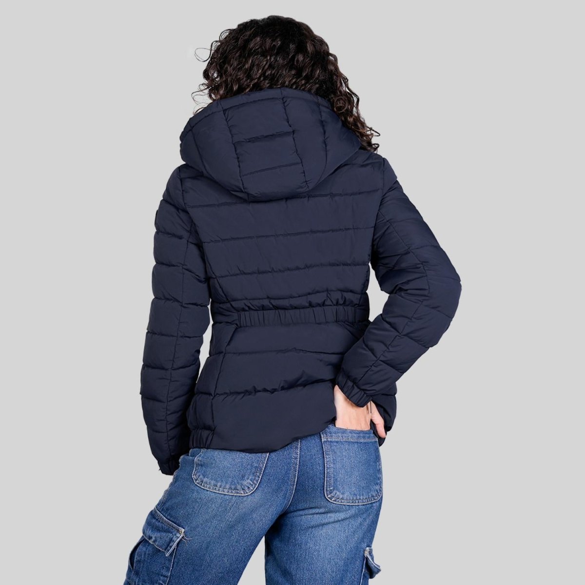 Chamarra larga capitonada para mujer con bolsillos al costadoGreenlander - Greenlander