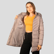 Chamarra larga capitonada para mujer con bolsos al costado Greenlander - Greenlander