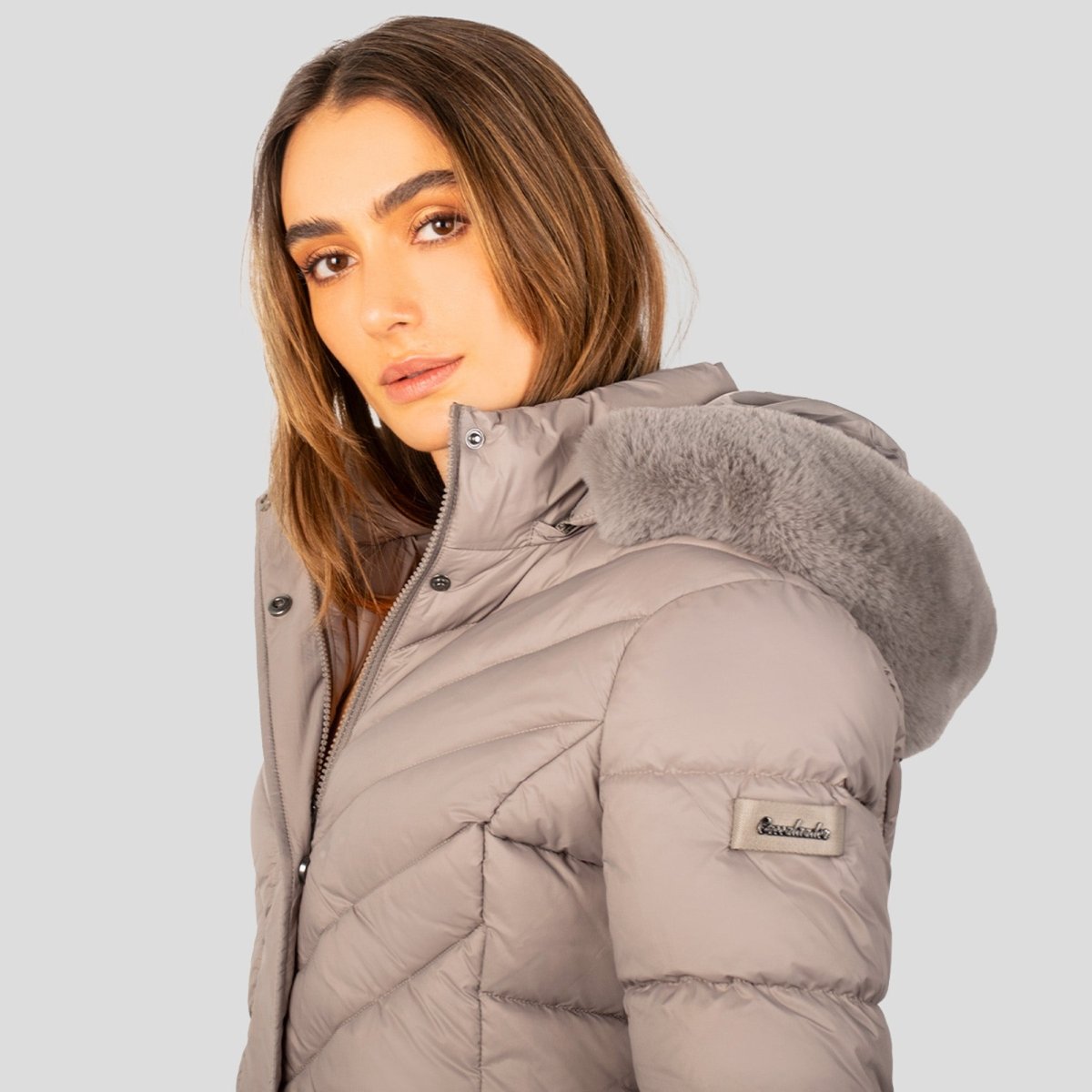 Chamarra larga capitonada para mujer con bolsos al costado Greenlander - Greenlander