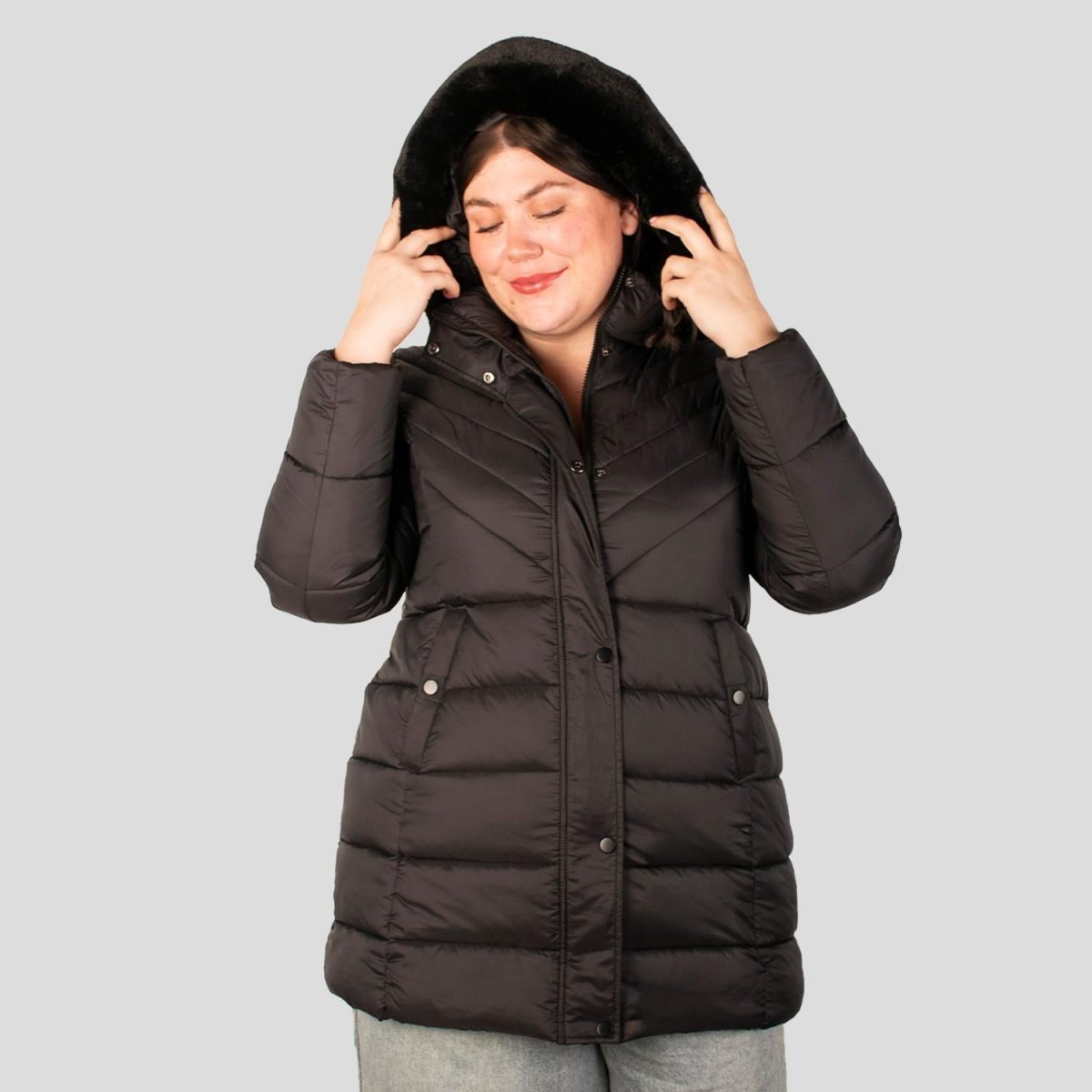 Chamarra larga capitonada plus size para mujer con bolsos al costado Greenlander - Greenlander