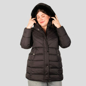 Chamarra larga capitonada plus size para mujer con bolsos al costado Greenlander - Greenlander