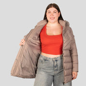 Chamarra larga capitonada plus size para mujer con bolsos al costado Greenlander - Greenlander