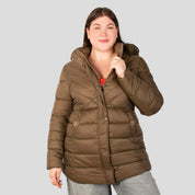 Chamarra larga capitonada plus size para mujer con bolsos al costado Greenlander - Greenlander