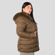 Chamarra larga capitonada plus size para mujer con bolsos al costado Greenlander - Greenlander