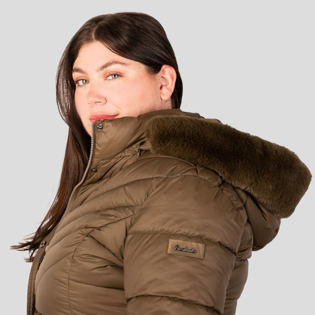 Chamarra larga capitonada plus size para mujer con bolsos al costado Greenlander - Greenlander