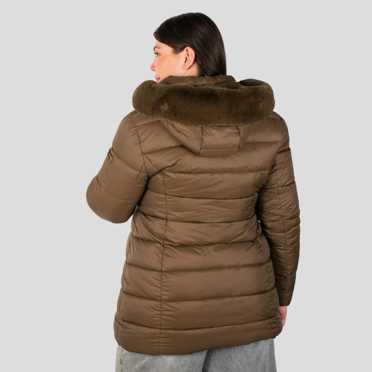 Chamarra larga capitonada plus size para mujer con bolsos al costado Greenlander - Greenlander