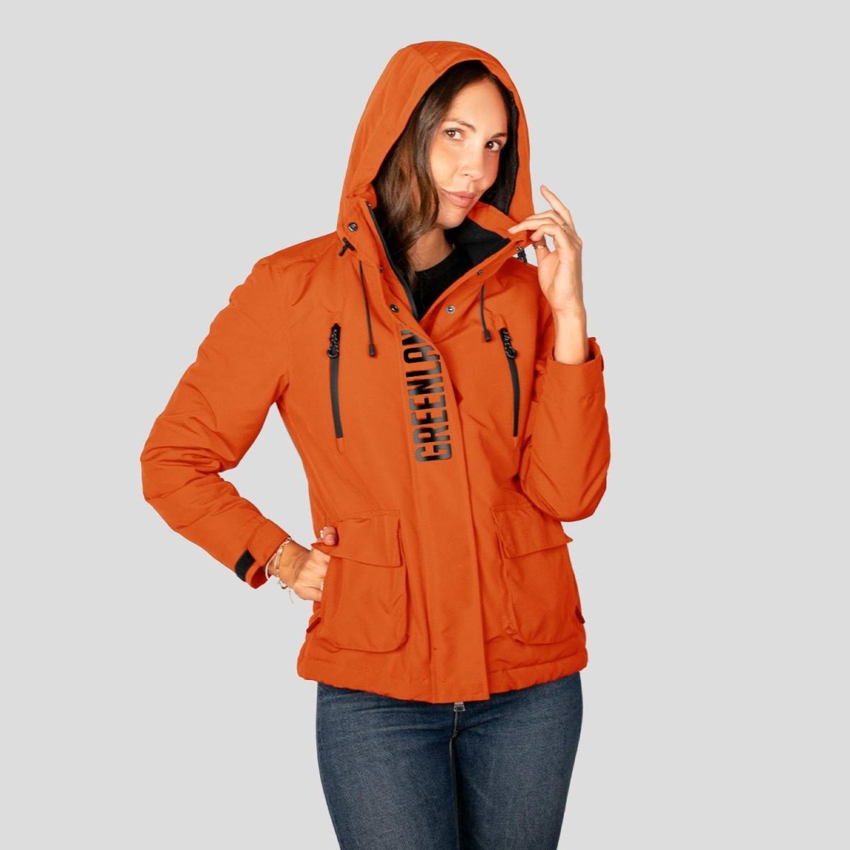 Chamarra Para Mujer Chubasquera Rompevientos Con Gorro Fijo y Cierres Waterproof - Greenlander