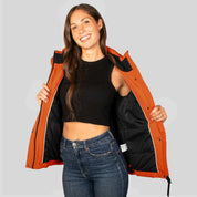 Chamarra Para Mujer Chubasquera Rompevientos Con Gorro Fijo y Cierres Waterproof - The Original Greenlander
