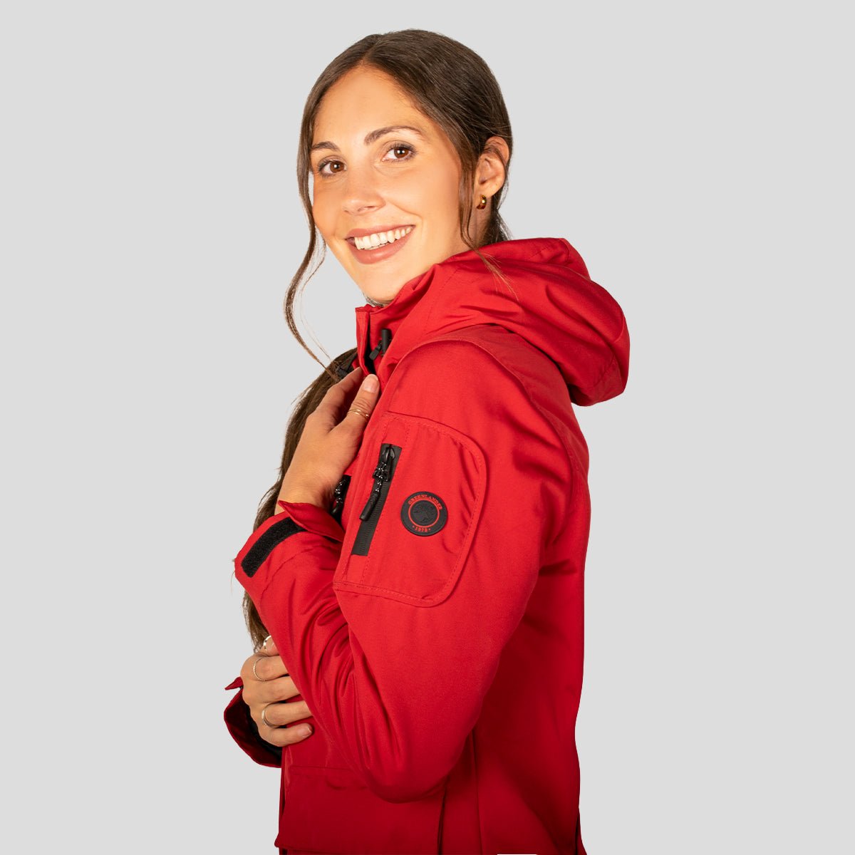Chamarra Para Mujer Chubasquera Rompevientos Con Gorro Fijo y Cierres Waterproof - The Original Greenlander
