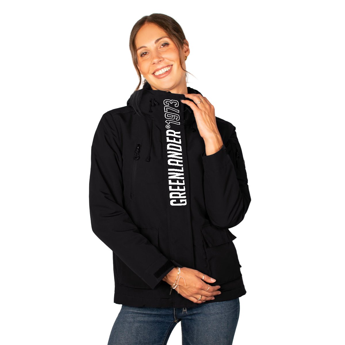 Chamarra Para Mujer Chubasquera Rompevientos Con Gorro Fijo y Cierres Waterproof - The Original Greenlander