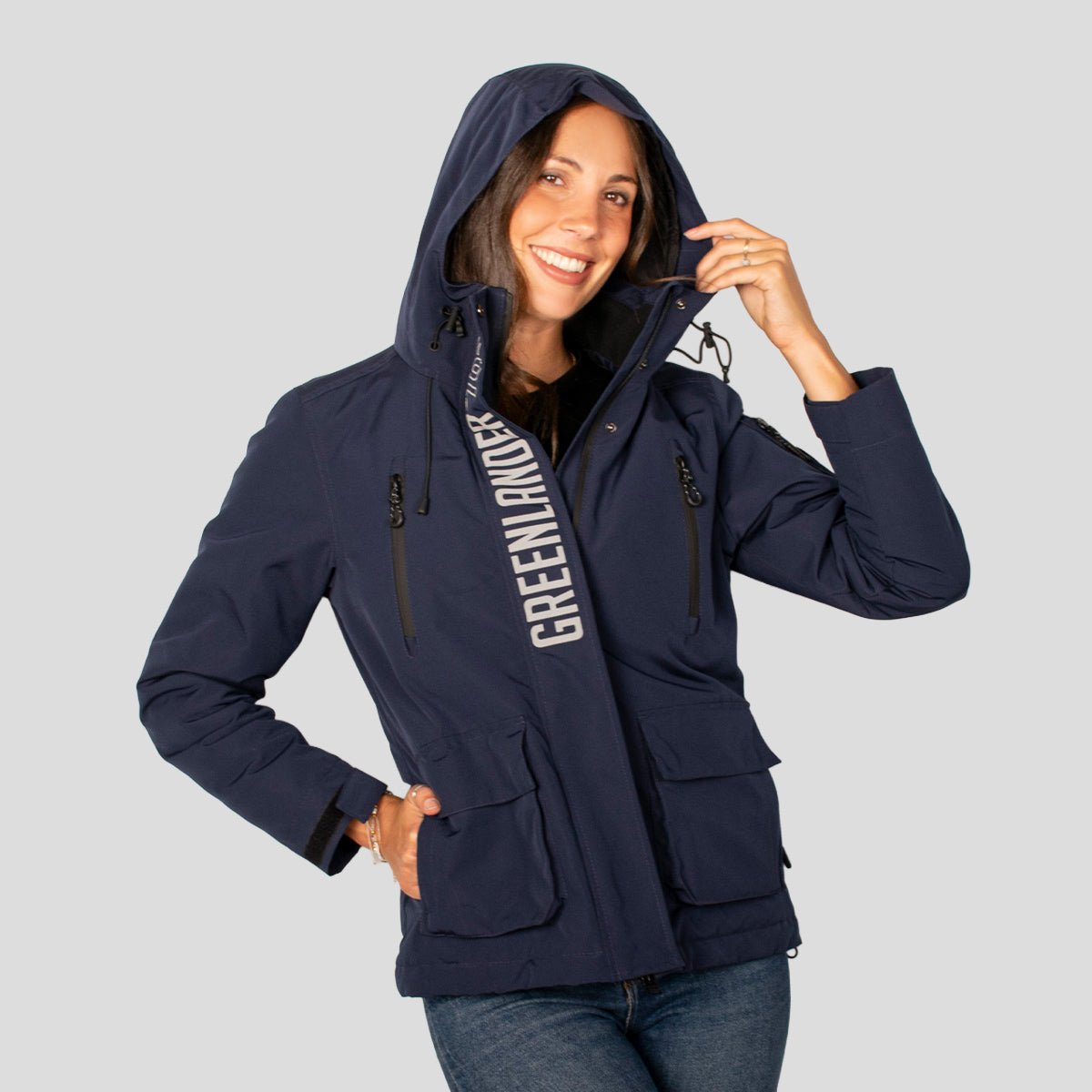 Chamarra Para Mujer Chubasquera Rompevientos Con Gorro Fijo y Cierres Waterproof - The Original Greenlander
