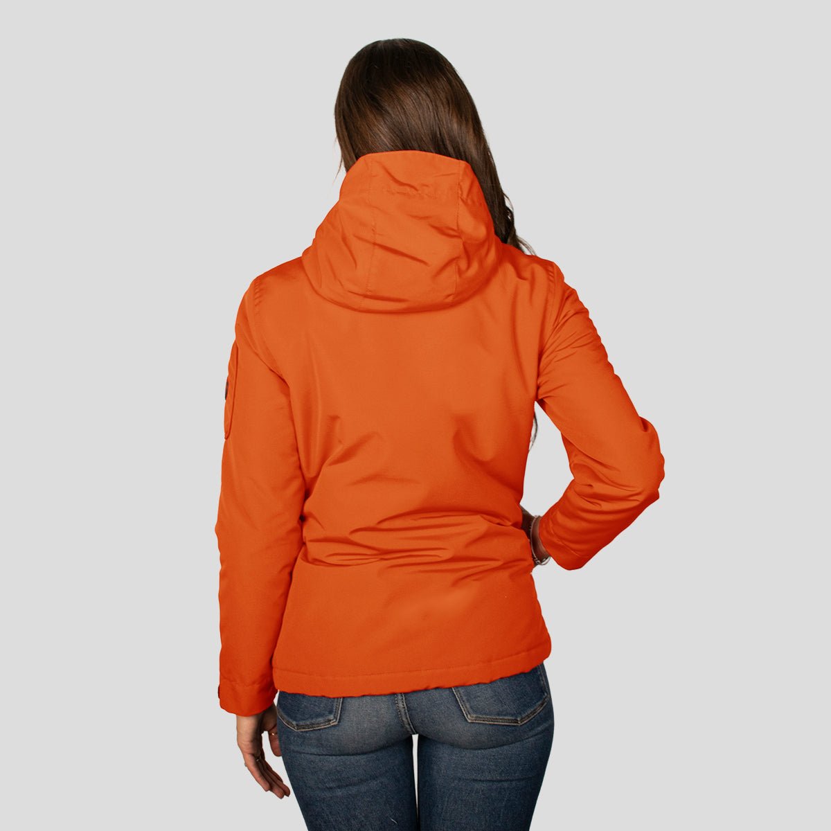 Chamarra Para Mujer Chubasquera Rompevientos Con Gorro Fijo y Cierres Waterproof - The Original Greenlander