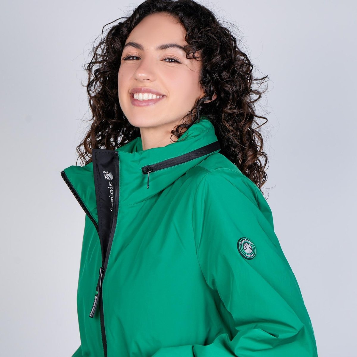 Chamarra rompevientos para mujer con gorro y bolsillo interno Greenlander - Greenlander