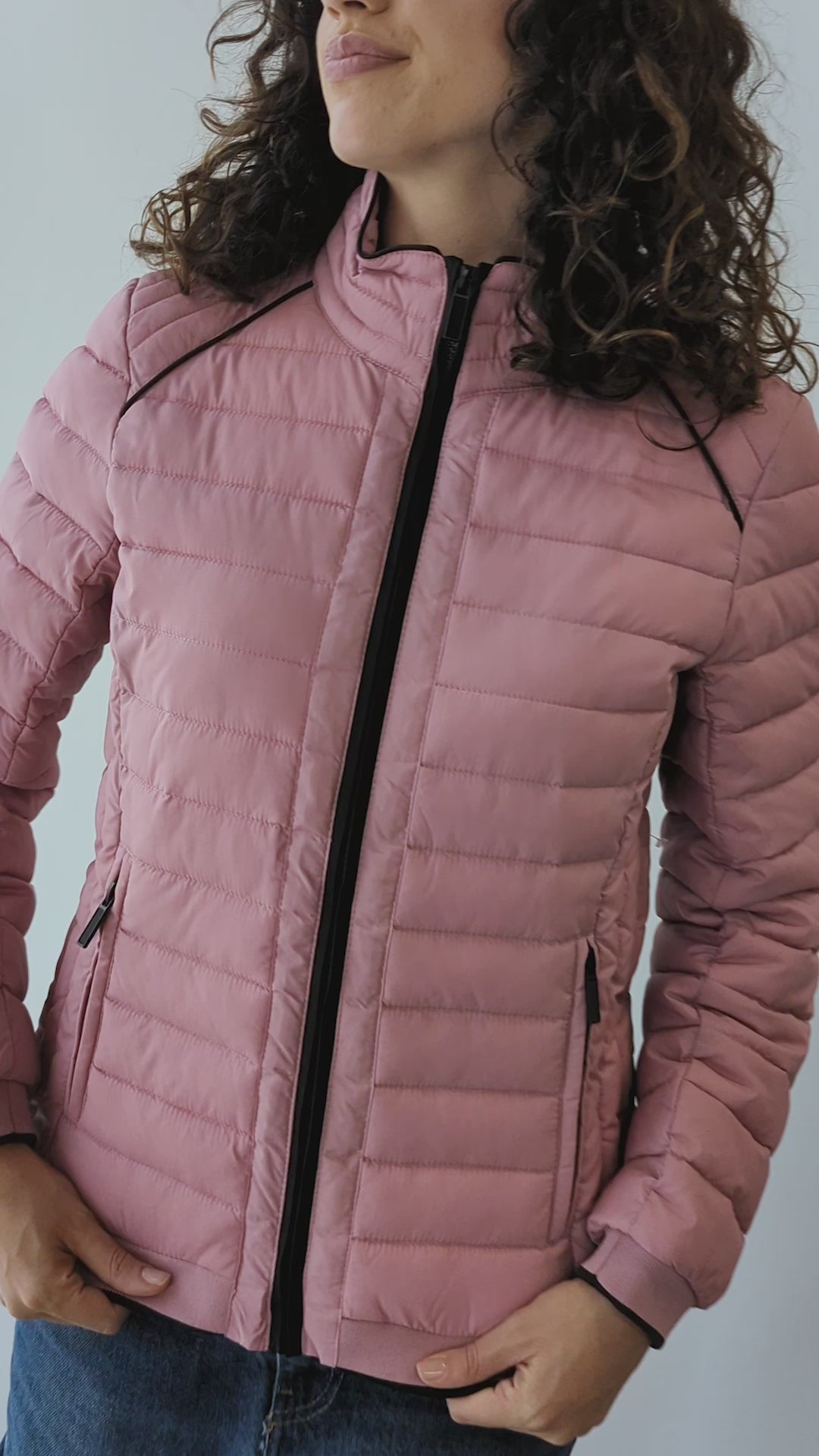 Chamarra capitonada para mujer con cuello alto y bolsillos Greenlander