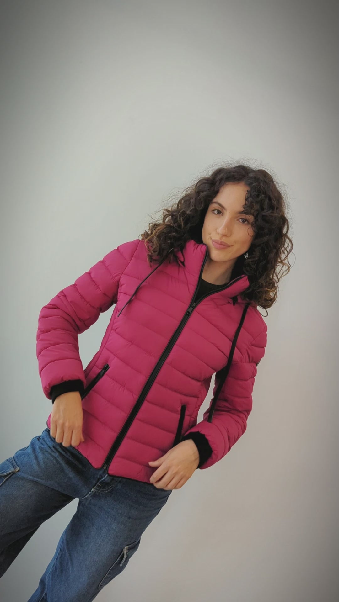 Chamarra capitonada para mujer con cuello alto y gorro desmontable Greenlander