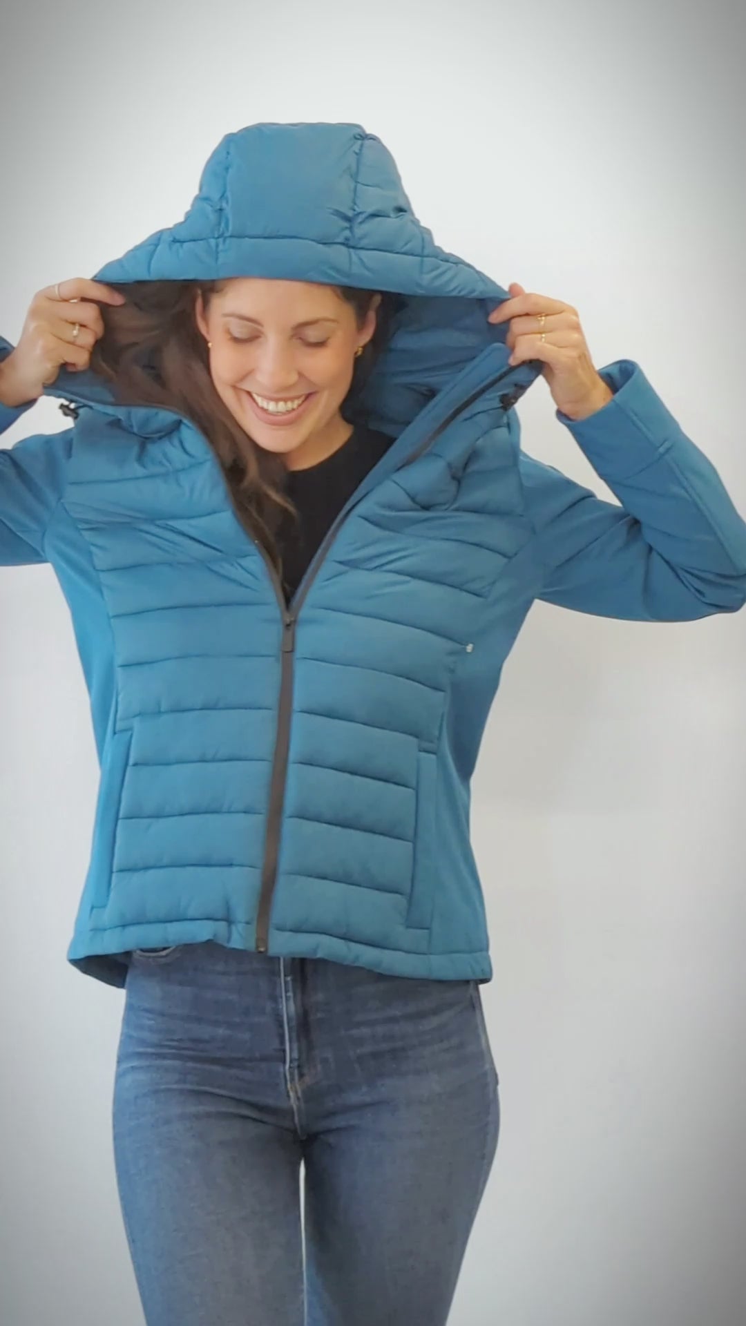 Chamarra Para Mujer Capitonada Con Gorra