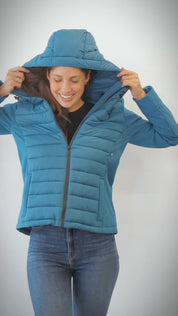 Chamarra Para Mujer Capitonada Con Gorra