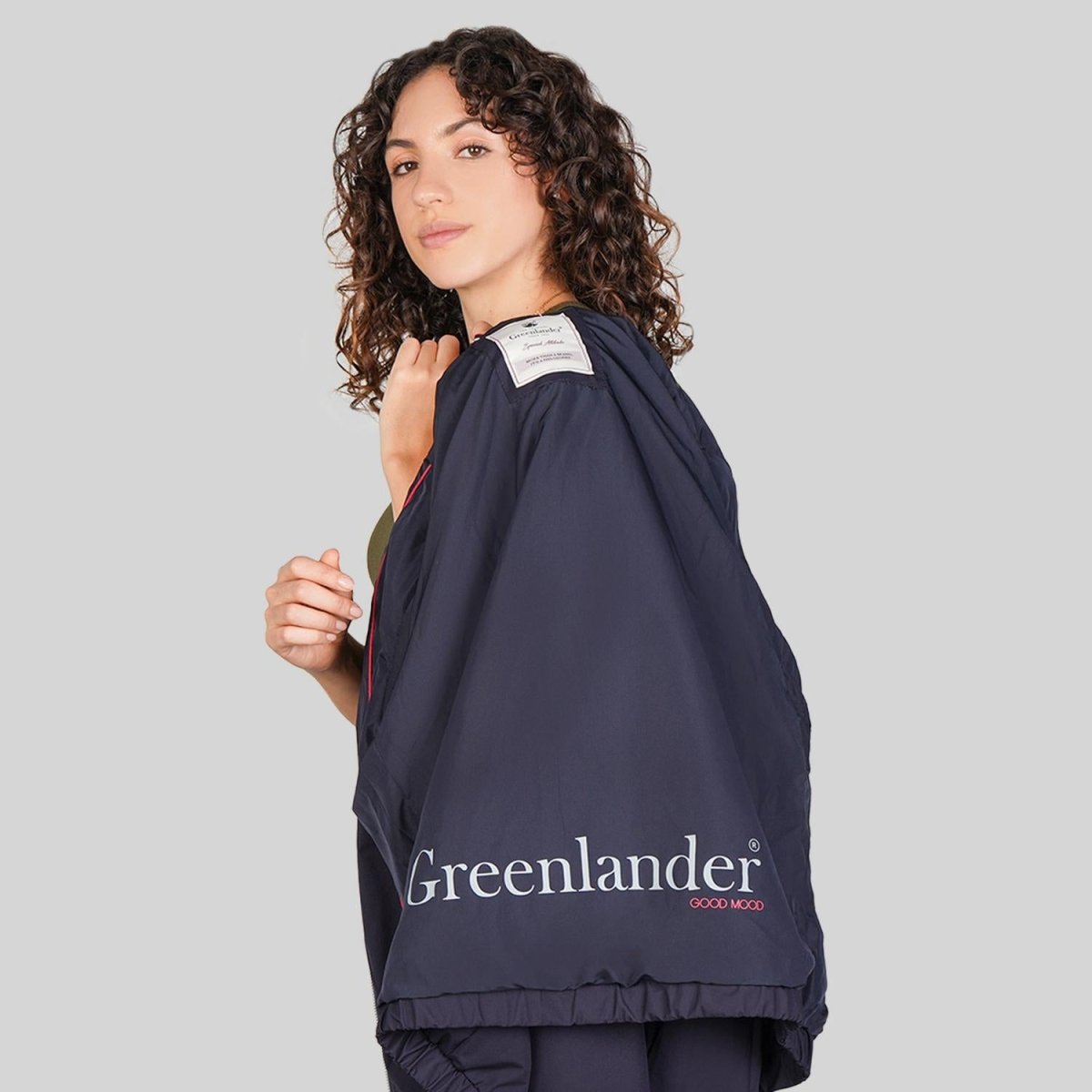 Rompevientos para mujer con bolsas al costado y capucha Greenlander - Greenlander